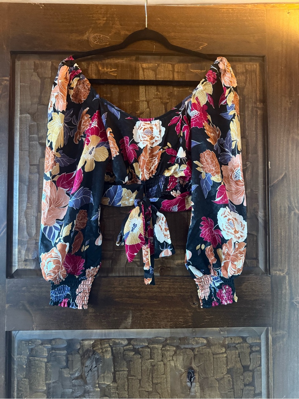 Band of The Free - Floral top! Must Have - Picture 2 of 2